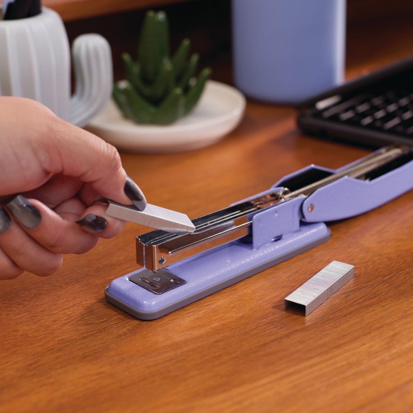 Swingline Stapler, Cub Compact Desktop Stapler, 20 Sheet Capacity, Metal, Periwinkle Purple (S701071)