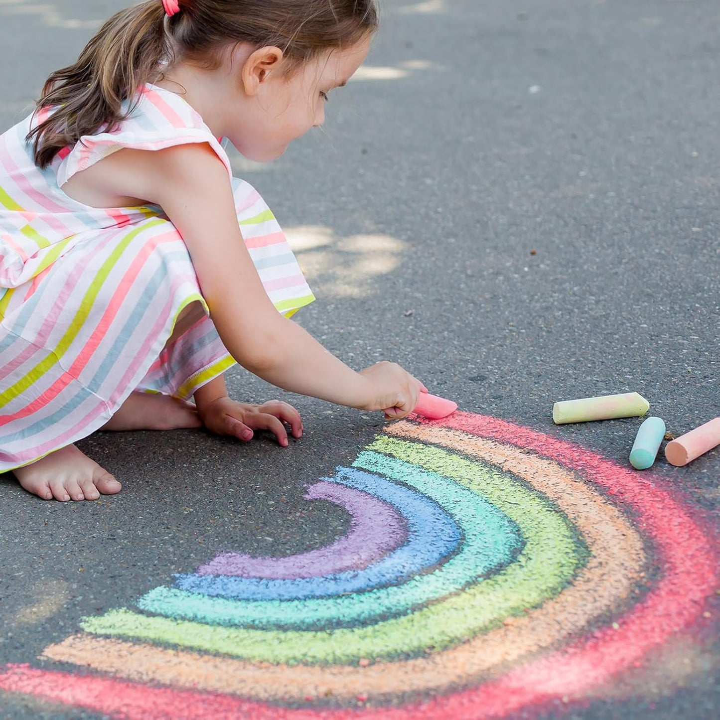 200PCS Washable Sidewalk Chalks Set in 20 Colors: Jumbo Drawing Chalk for Kids Outdoor Art, Non-Toxic Dustless Colored Giant Box Chalkboard Chalk for Toddler Painting on Blackboard, Playground, Party