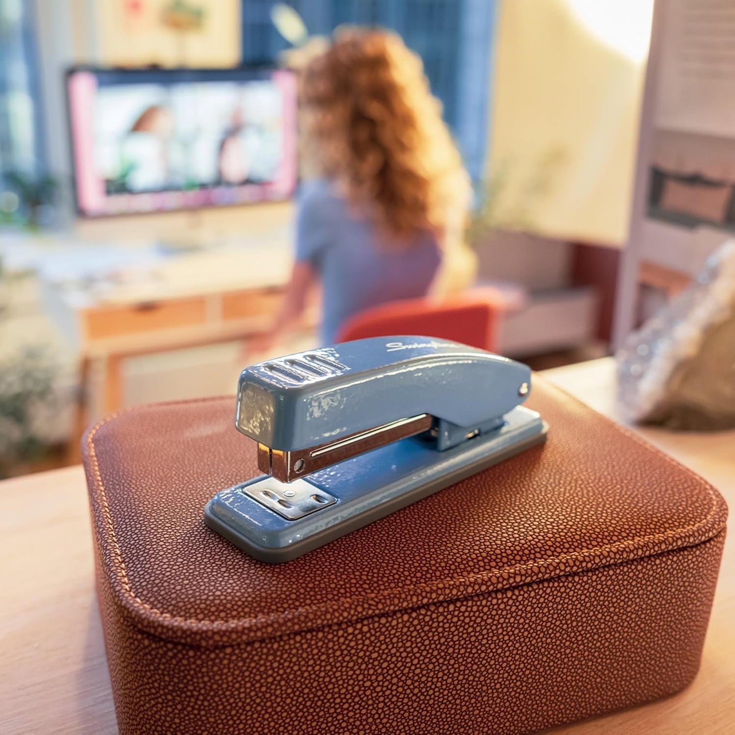 Swingline Stapler, Cub Compact Desktop Stapler, 20 Sheet Capacity, Metal, Electric Blue (S701069)