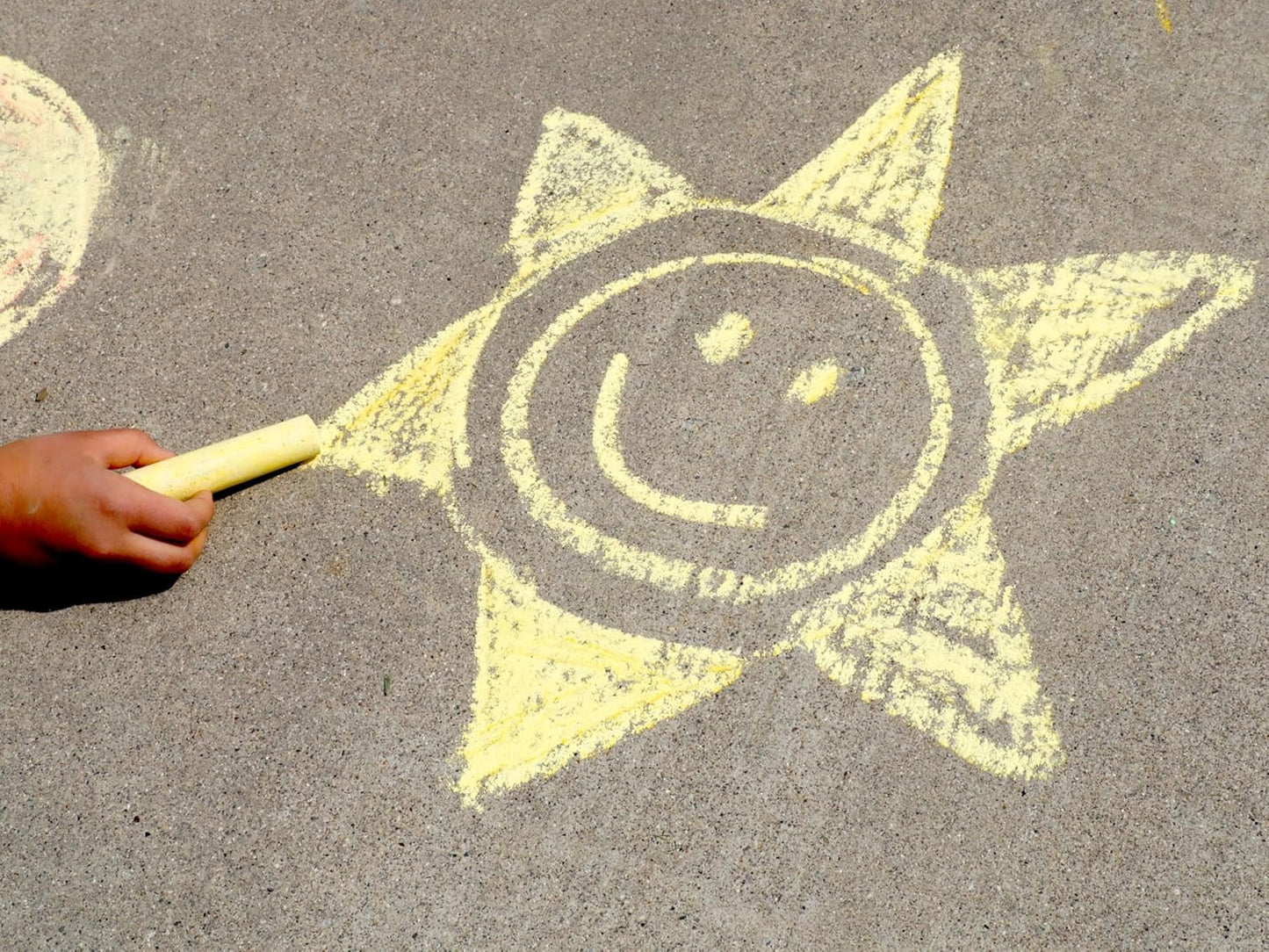 Kid Made Modern 60 Count Pack of Sidewalk Chalk – Green