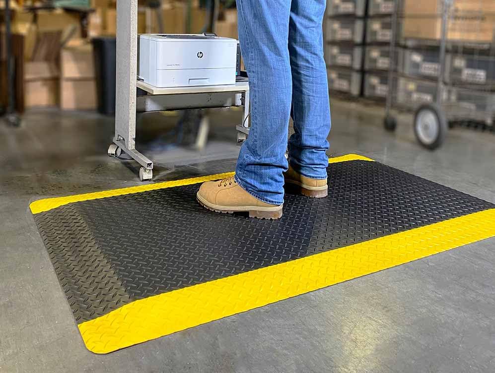 Wearwell 414.1516x2x8BYL Diamond-Plate SpongeCote UltraSoft Mat, 8' Length x 2' Width x 15/16" Thick, Black with Yellow