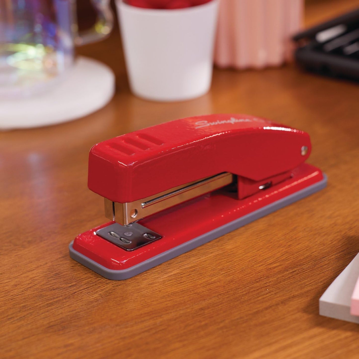 Swingline Stapler, Cub Compact Desktop Stapler, 20 Sheet Capacity, Metal, Rio Red (S701070)