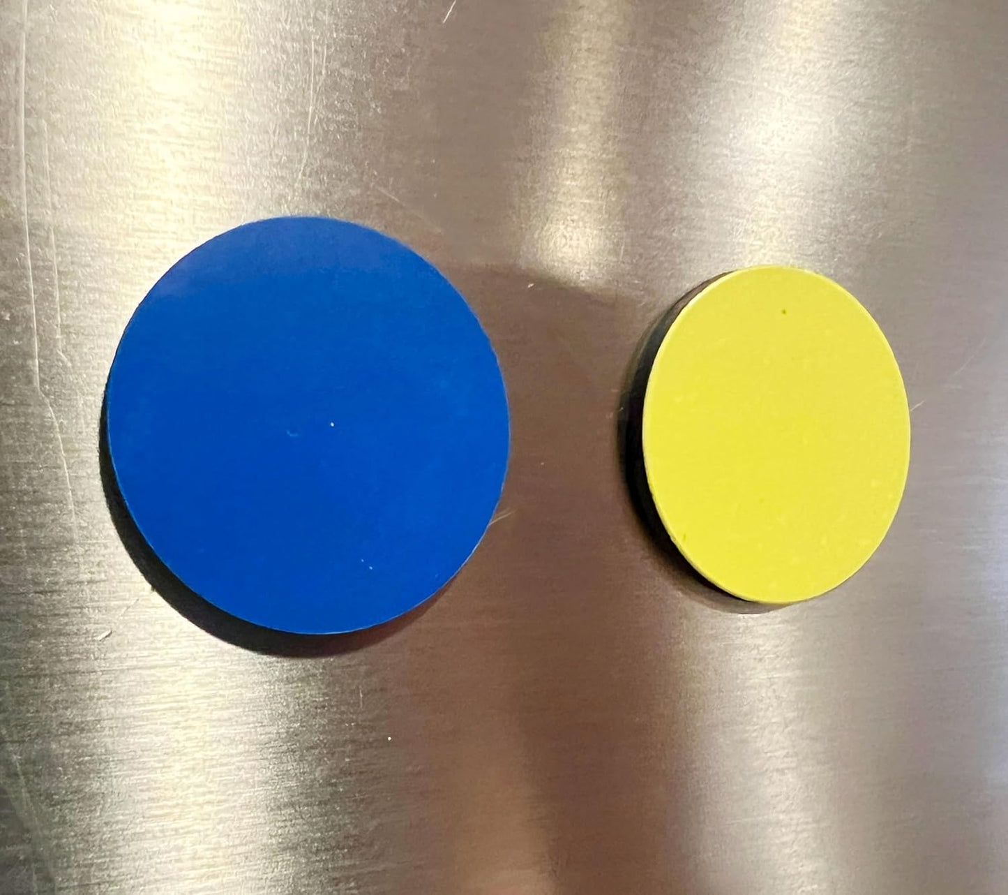 25-Pack Double-Sided Yellow/Blue Flip Magnet - 1" Diameter, Go/Attention Reversible Indicator, Ideal for Organizational Efficiency on Steel Surfaces